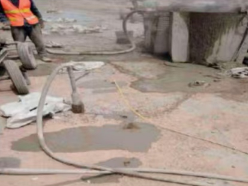 汝南水泥混凝土路面板底注浆技术 路面脱空注浆整治方案