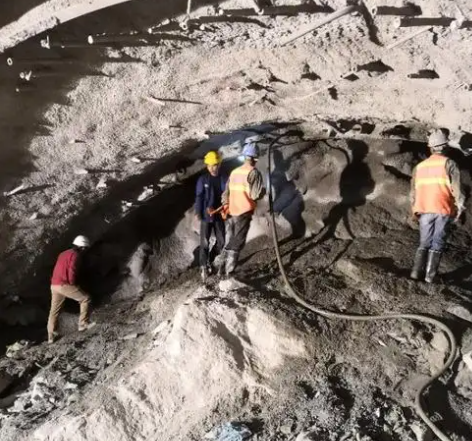 汝南拱顶带模注浆料的施工流程及注意事项